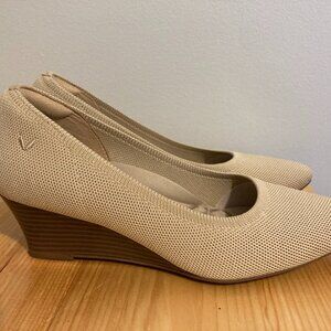 Vivaia wedge heel almost new